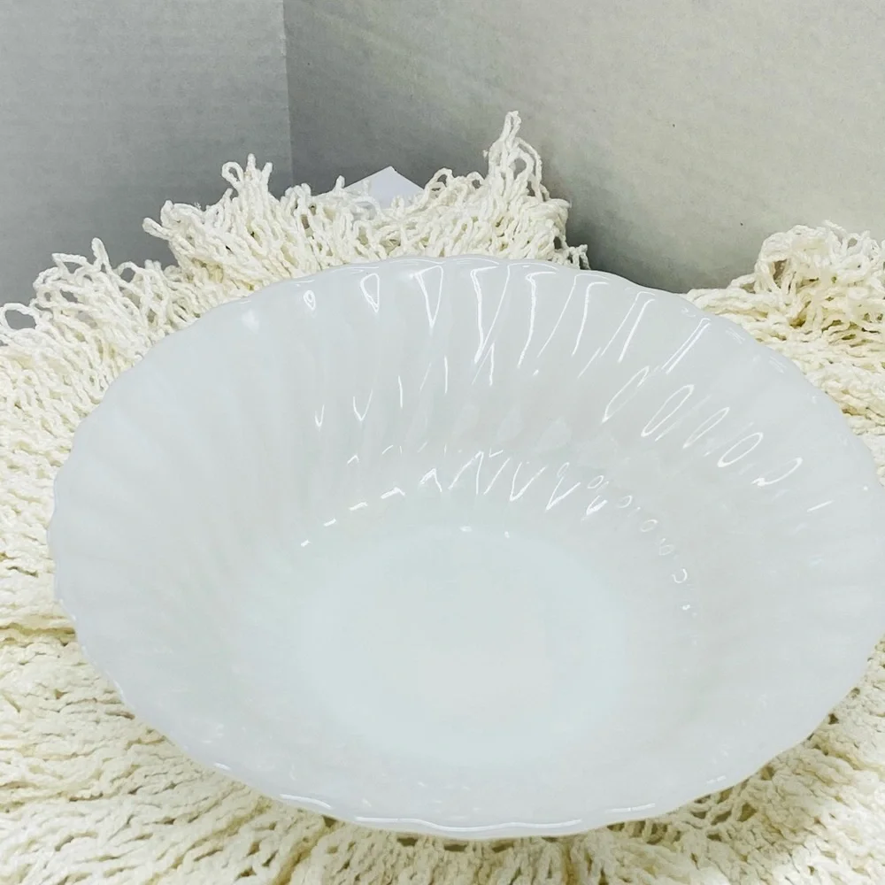 Anchor hocking vintage 8 inch serving bowl solid white oven resistant made USA